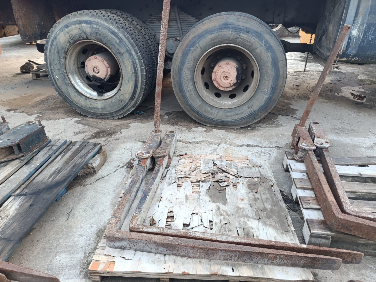 Backhoe forks — image 1
