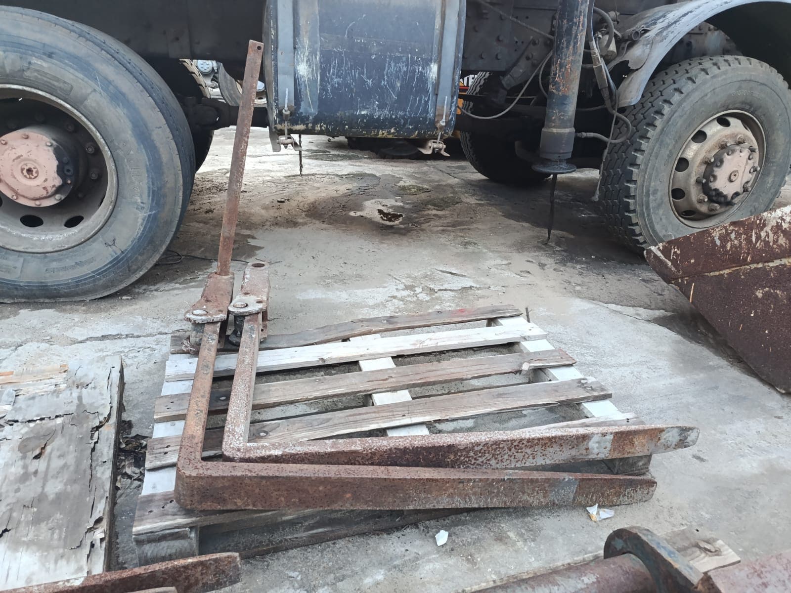 Backhoe forks — image 1