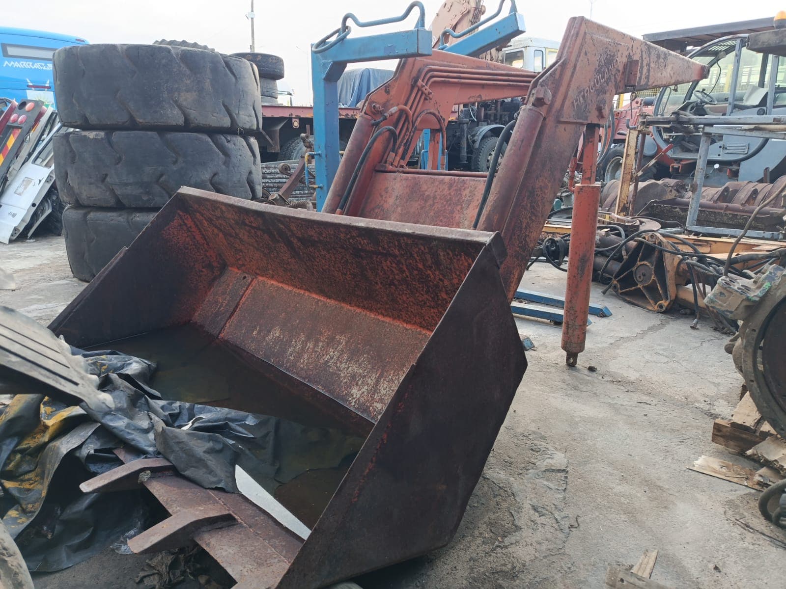 Seau de chargeuse sur pneus | Wheel loader bucket — image 1