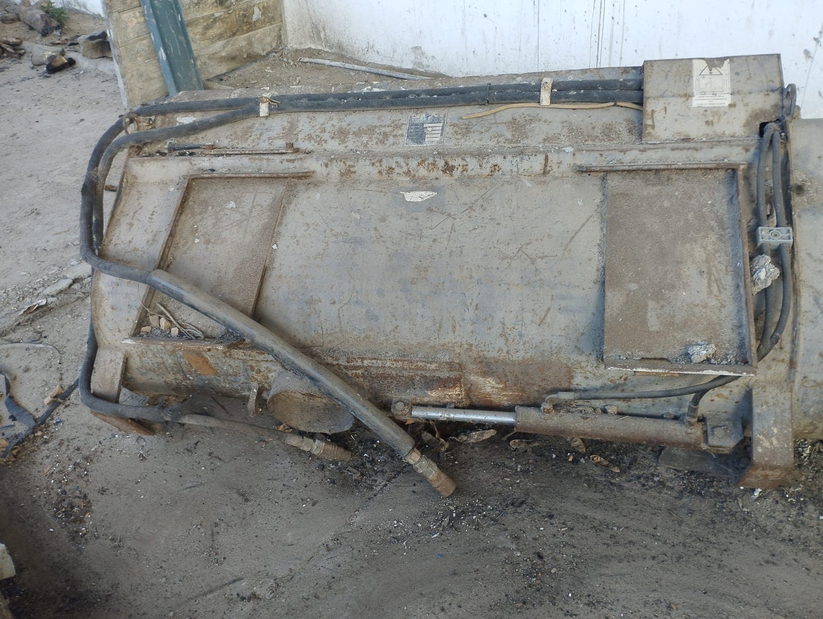 Caçamba misturadora de concreto | Concrete mixing bucket — imagem 2