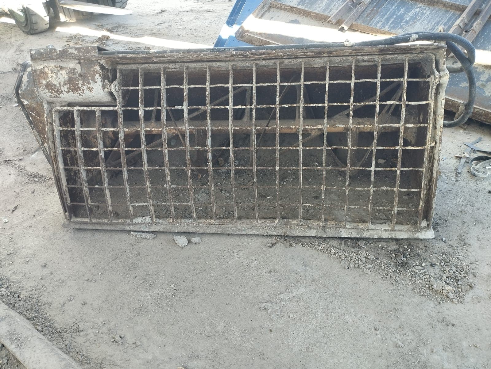 Caçamba misturadora de concreto | Concrete mixing bucket — imagem 4