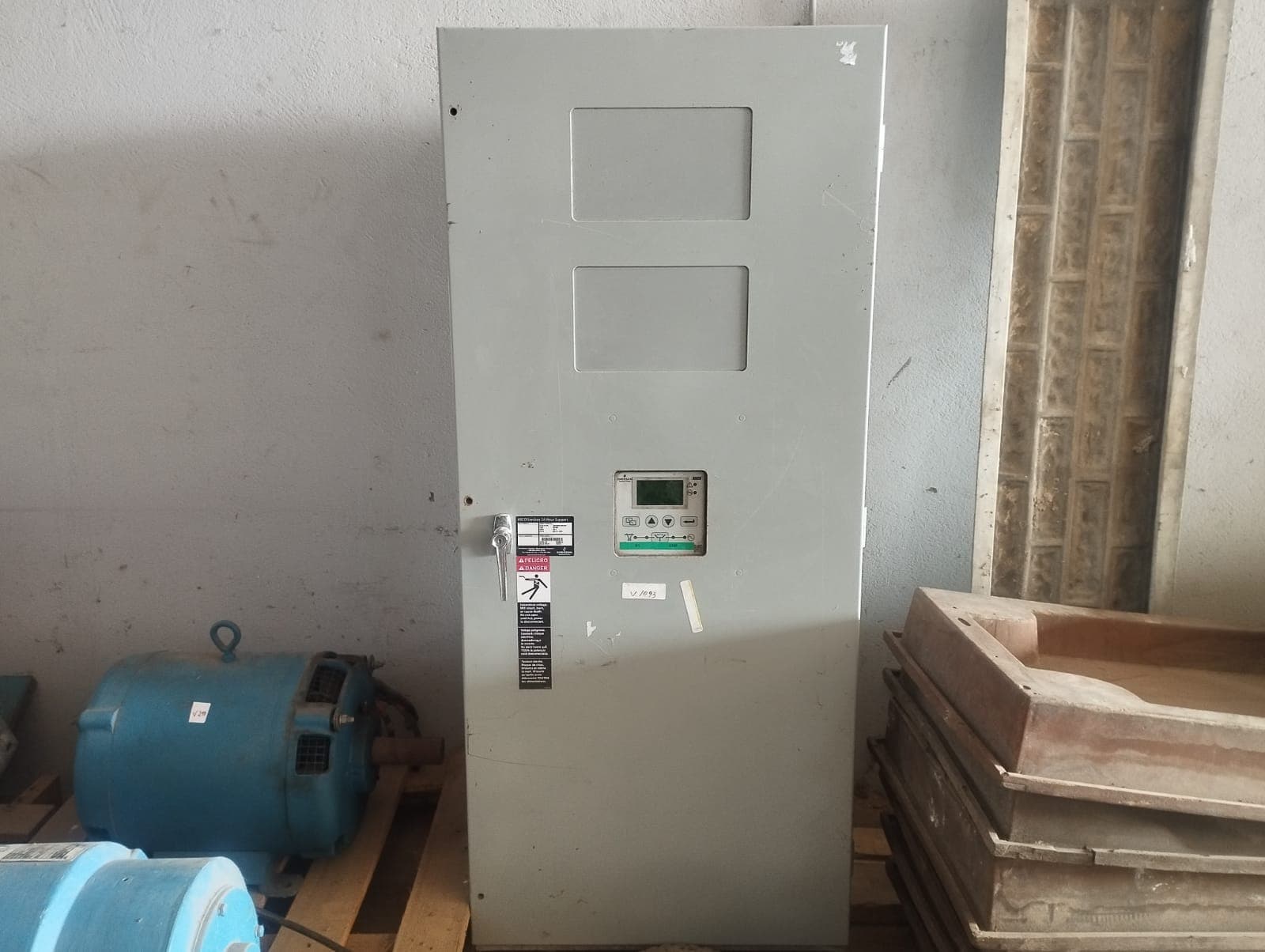 Commutateur de transfert automatique (ATS) | Automatic transfer switch (ATS)