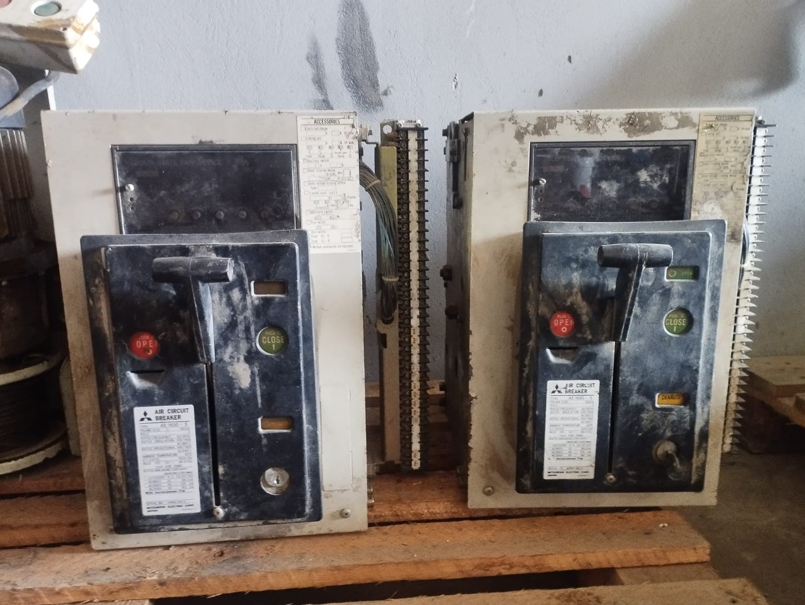 Disjoncteurs d'air | Air circuit breakers