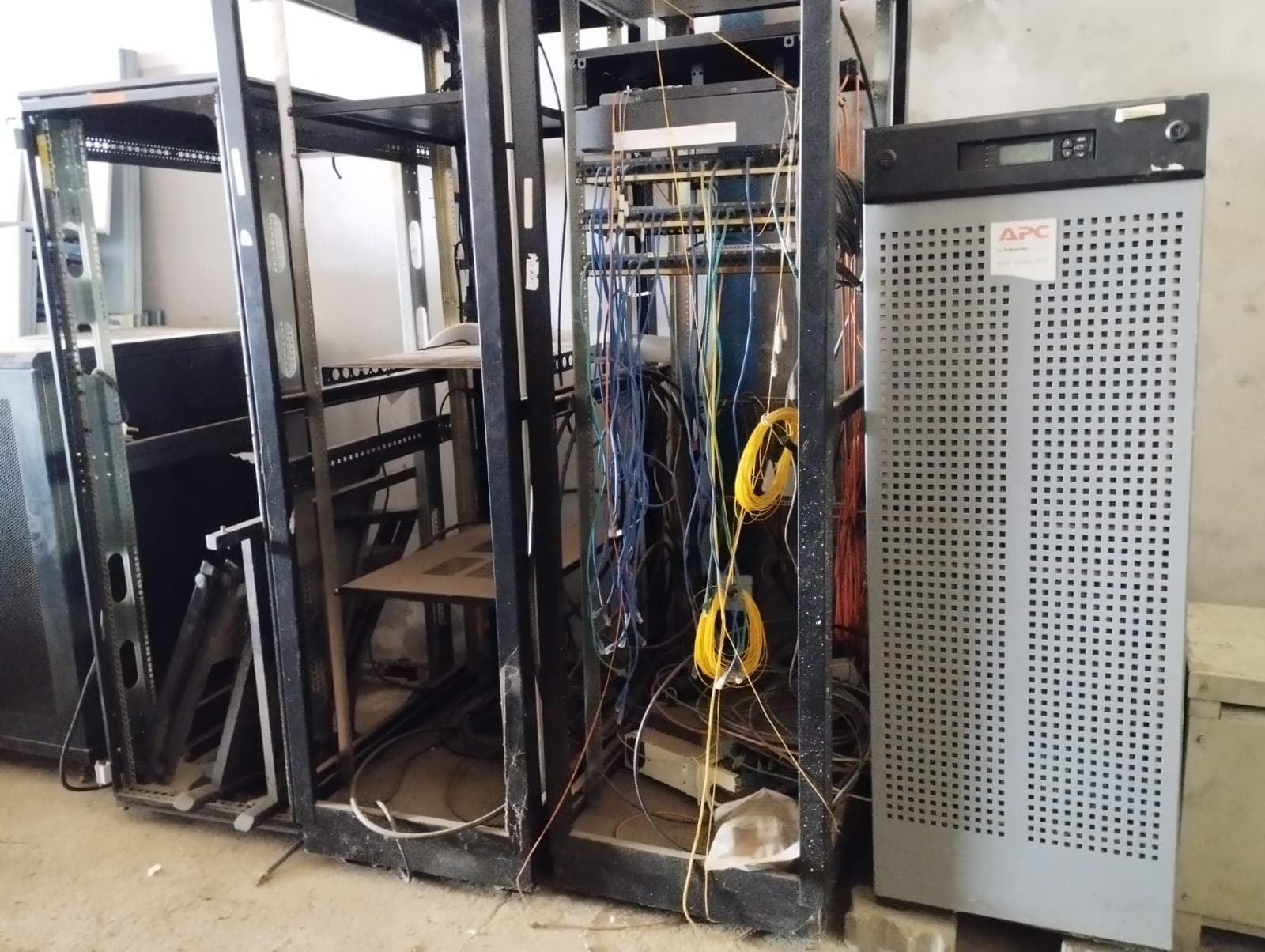Onduleur triphasé | Three-phase UPS