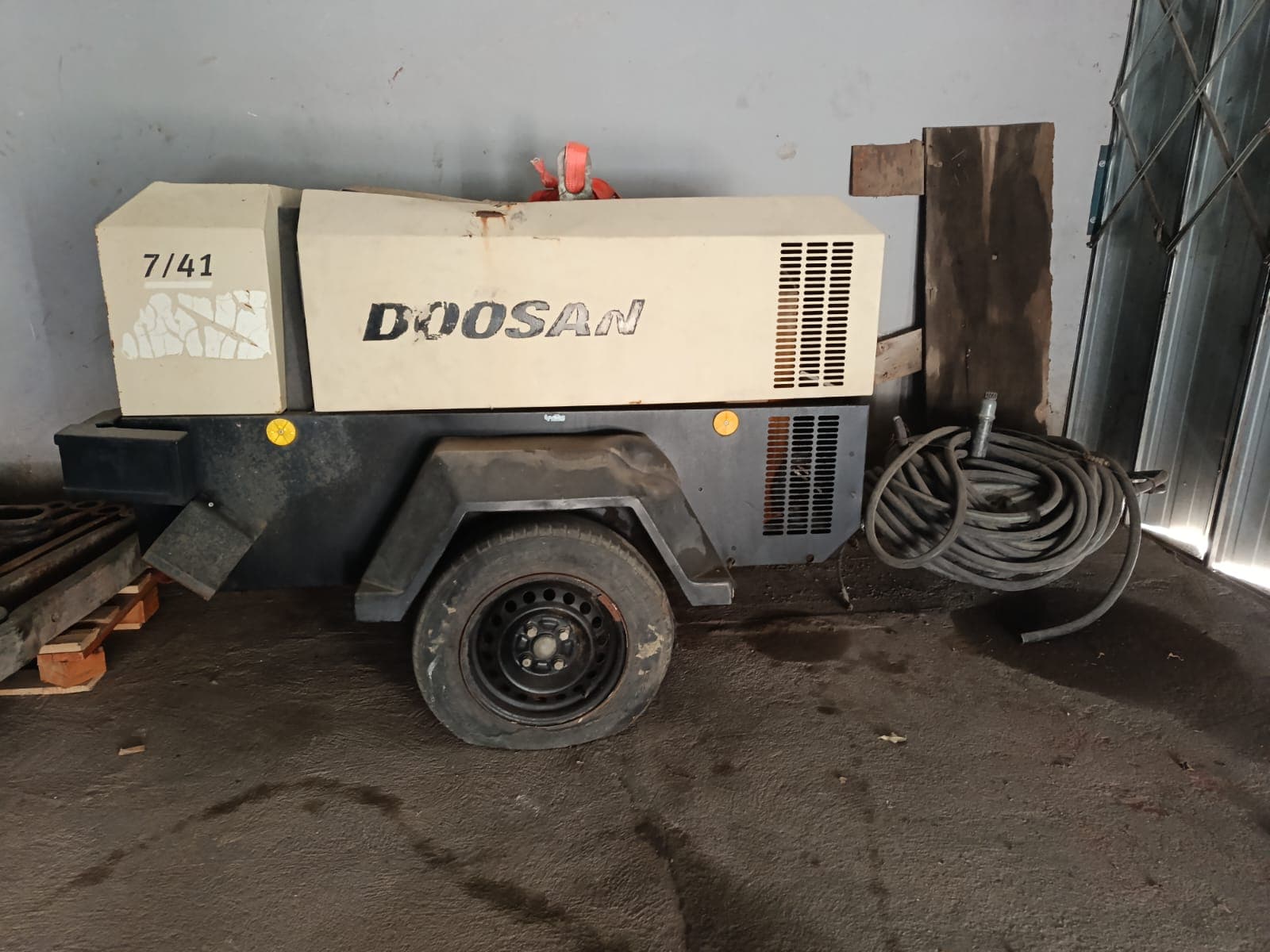 Compresseur d'air — Doosan | Air compressor — Doosan — image 1