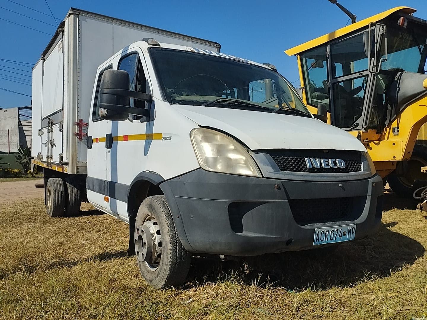 Véhicule léger — Iveco | Light vehicle — Iveco — image 1