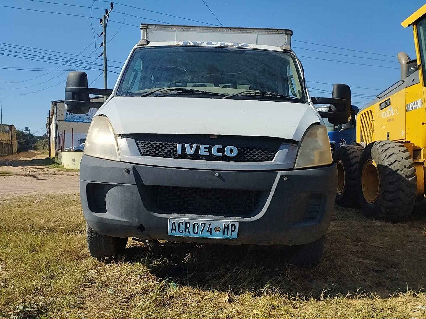 Véhicule léger — Iveco | Light vehicle — Iveco — image 3