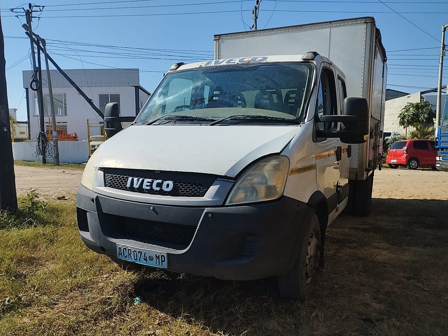 Véhicule léger — Iveco | Light vehicle — Iveco — image 2