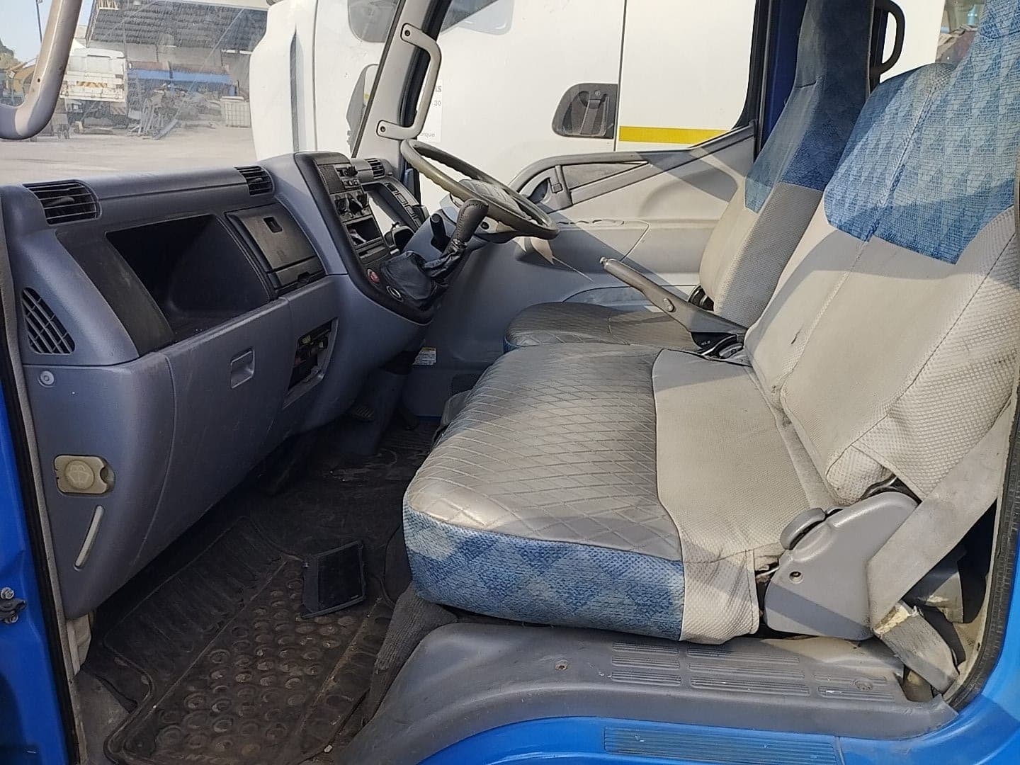 Vehículo ligero — Mitsubishi Canter 4X4 — 2003 | Light vehicle — Mitsubishi Canter 4X4 — 2003 — imagen 3