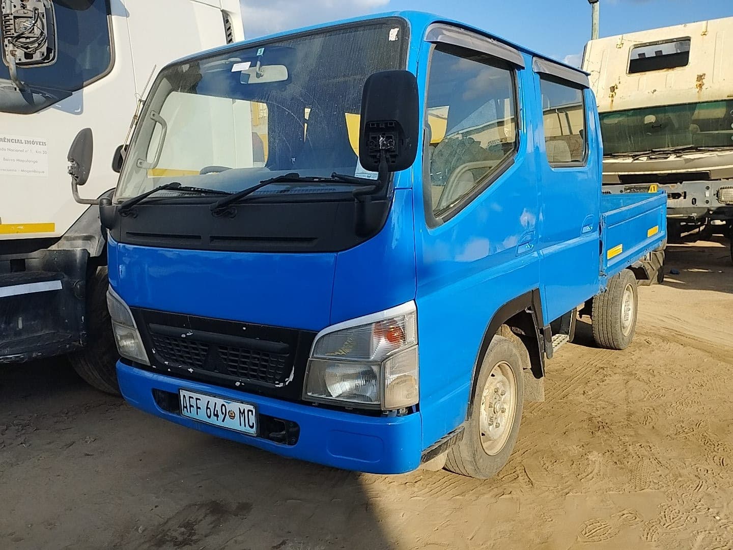 Véhicule léger — Mitsubishi Canter 4X4 — 2003 | Light vehicle — Mitsubishi Canter 4X4 — 2003