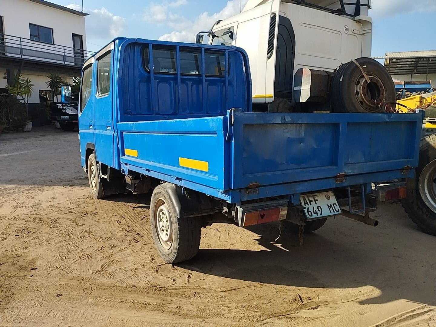 Vehículo ligero — Mitsubishi Canter 4X4 — 2003 | Light vehicle — Mitsubishi Canter 4X4 — 2003 — imagen 5