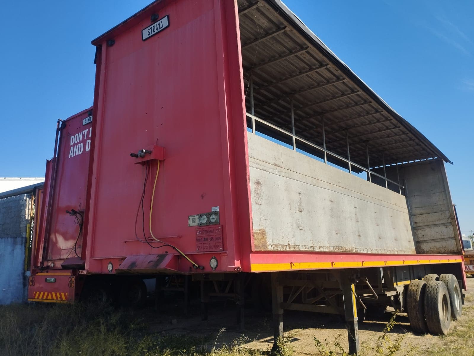 Semirremolque — Henred Fruehauf double axle tautliner | Semi-trailer — Henred Fruehauf double axle tautliner — imagen 6