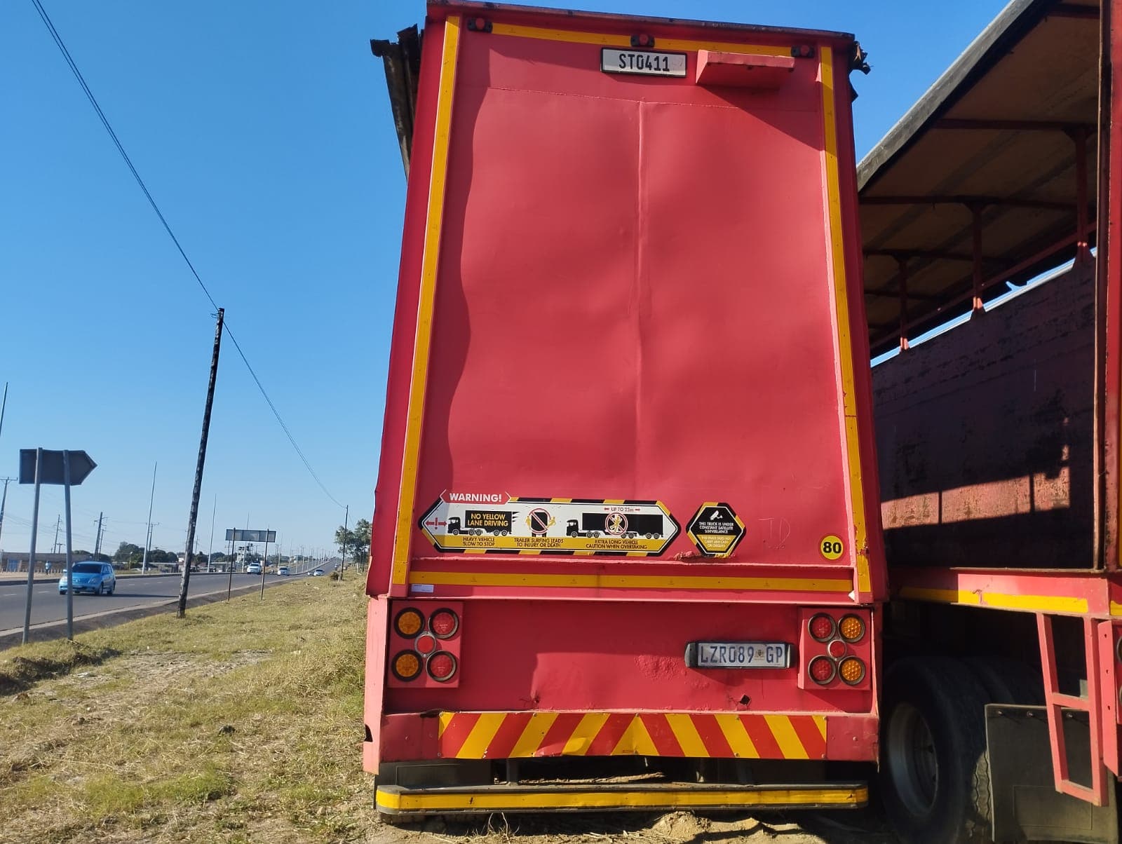 Semirremolque — Henred Fruehauf double axle tautliner | Semi-trailer — Henred Fruehauf double axle tautliner — imagen 7