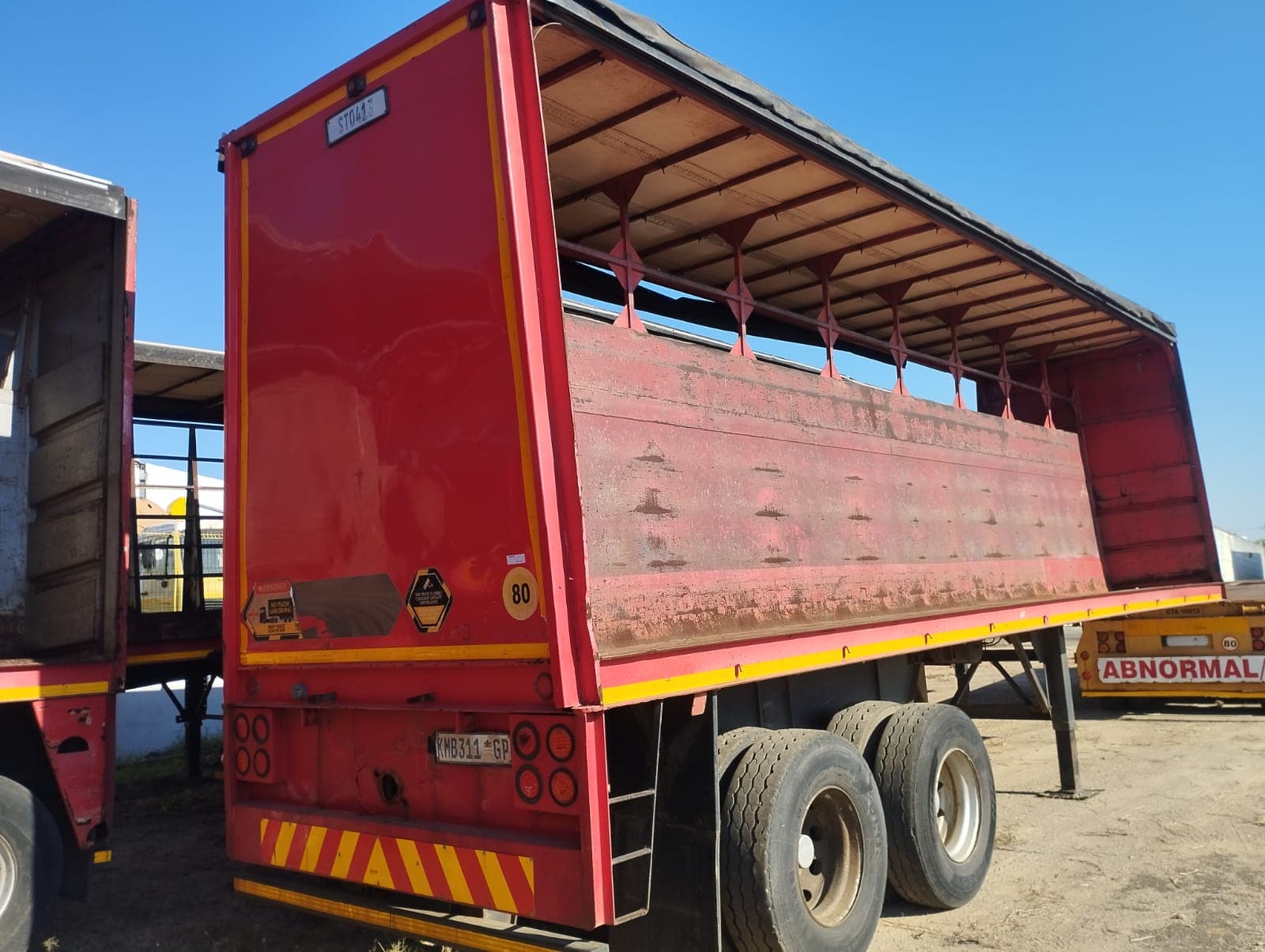 Semirremolque — Henred Fruehauf double axle tautliner | Semi-trailer — Henred Fruehauf double axle tautliner — imagen 7