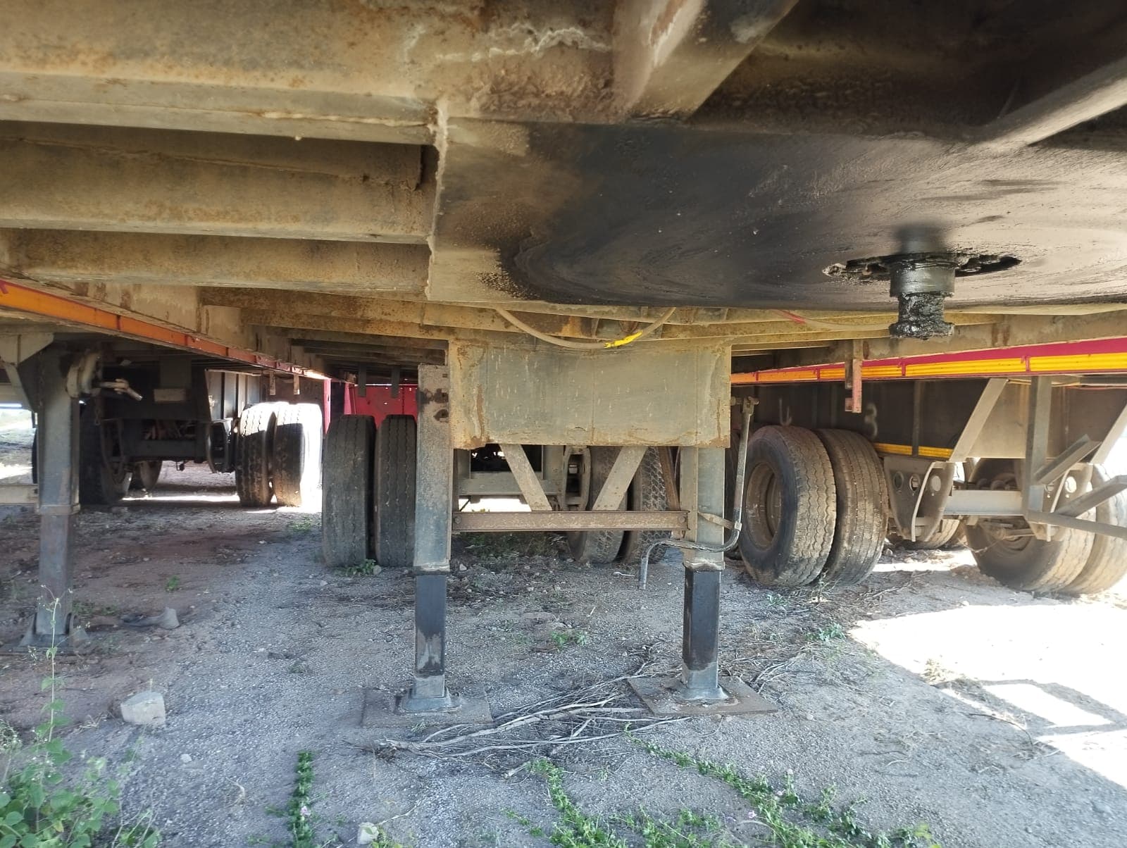 Semi-remorque — Henred Fruehauf double axle tautliner | Semi-trailer — Henred Fruehauf double axle tautliner — image 5