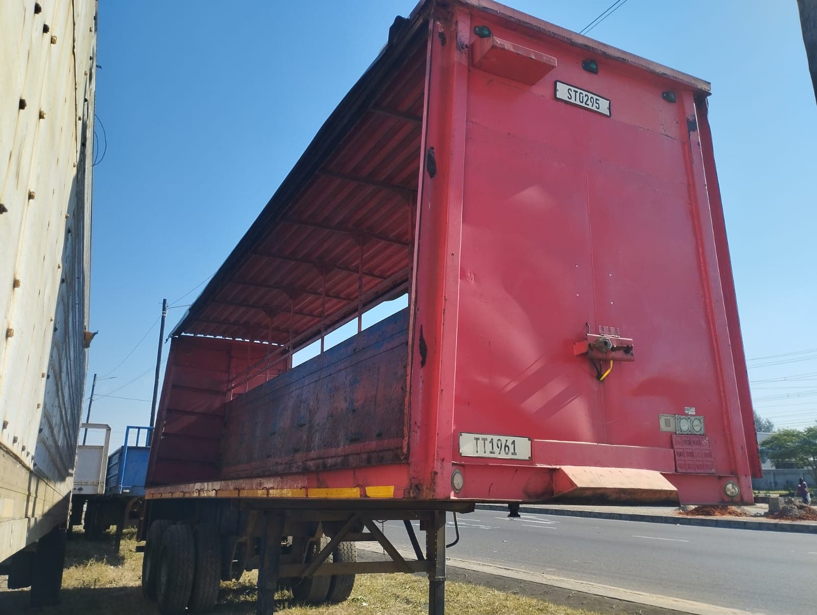Semi-remorque — Henred Fruehauf double axle tautliner | Semi-trailer — Henred Fruehauf double axle tautliner