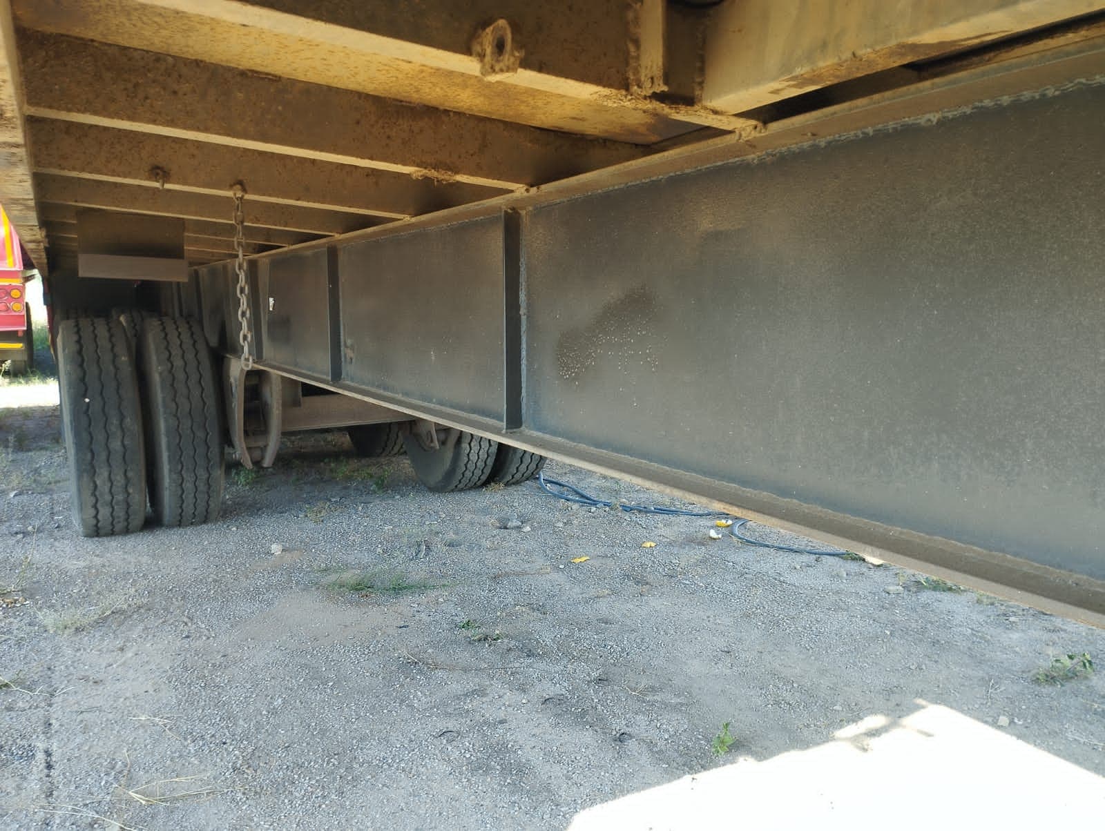 Semi-remorque — Henred Fruehauf double axle tautliner | Semi-trailer — Henred Fruehauf double axle tautliner — image 3