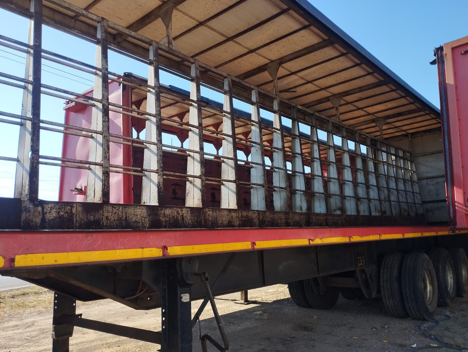 Semi-remorque — Henred Fruehauf double axle tautliner | Semi-trailer — Henred Fruehauf double axle tautliner — image 8