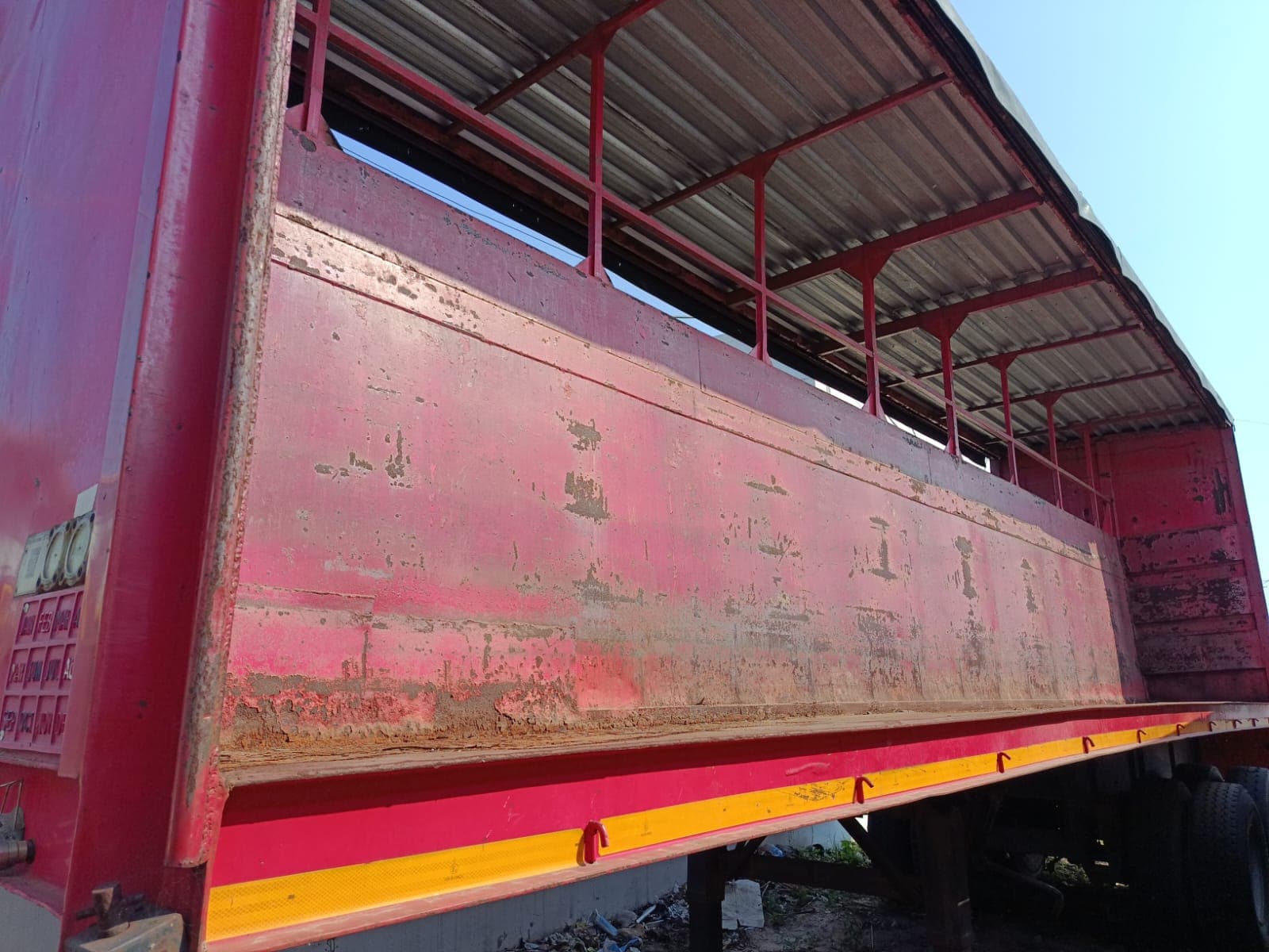 Semirremolque — Henred Fruehauf double axle tautliner | Semi-trailer — Henred Fruehauf double axle tautliner — imagen 4
