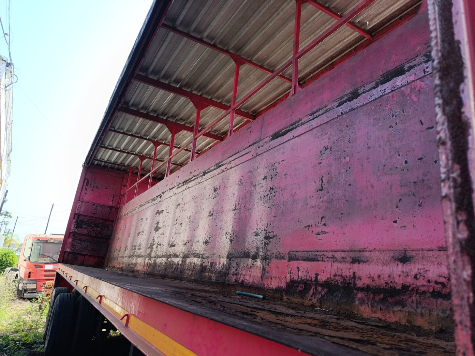 Semirremolque — Henred Fruehauf double axle tautliner | Semi-trailer — Henred Fruehauf double axle tautliner — imagen 6