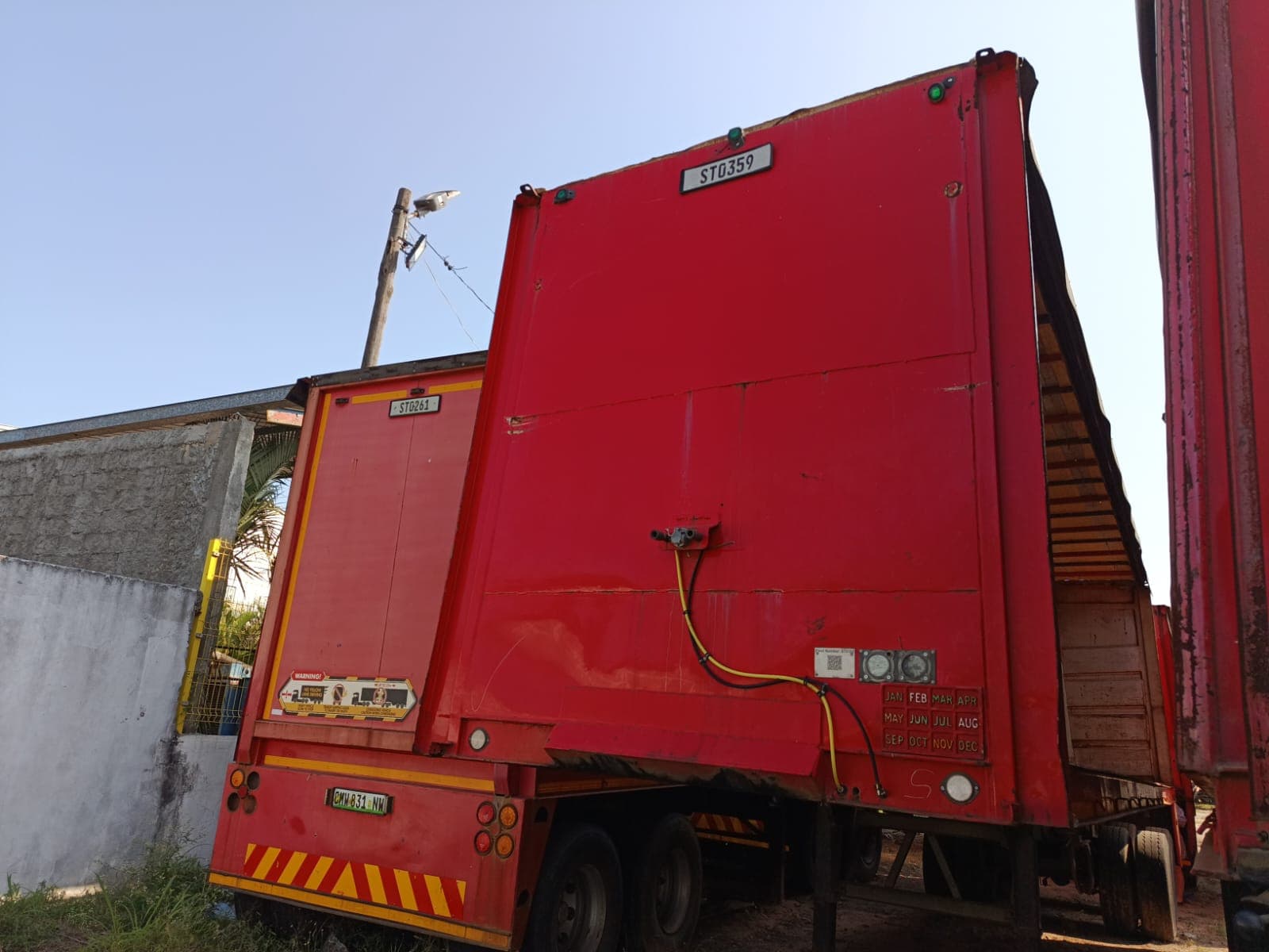 Semi-remorque — Henred Fruehauf Double Axle Tautliner | Semi-remorque — Henred Fruehauf Double Axle Tautliner — image 3