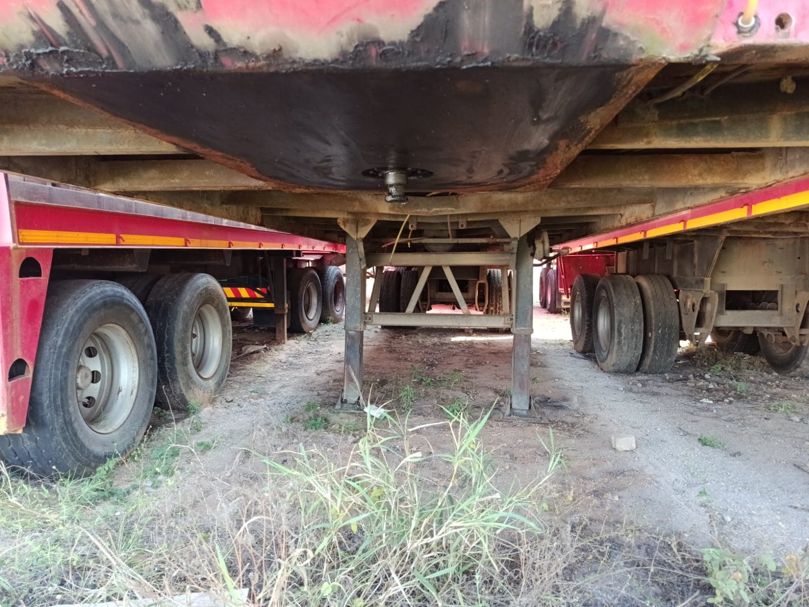 Semi-remorque — Henred Fruehauf Double Axle Tautliner | Semi-remorque — Henred Fruehauf Double Axle Tautliner — image 4