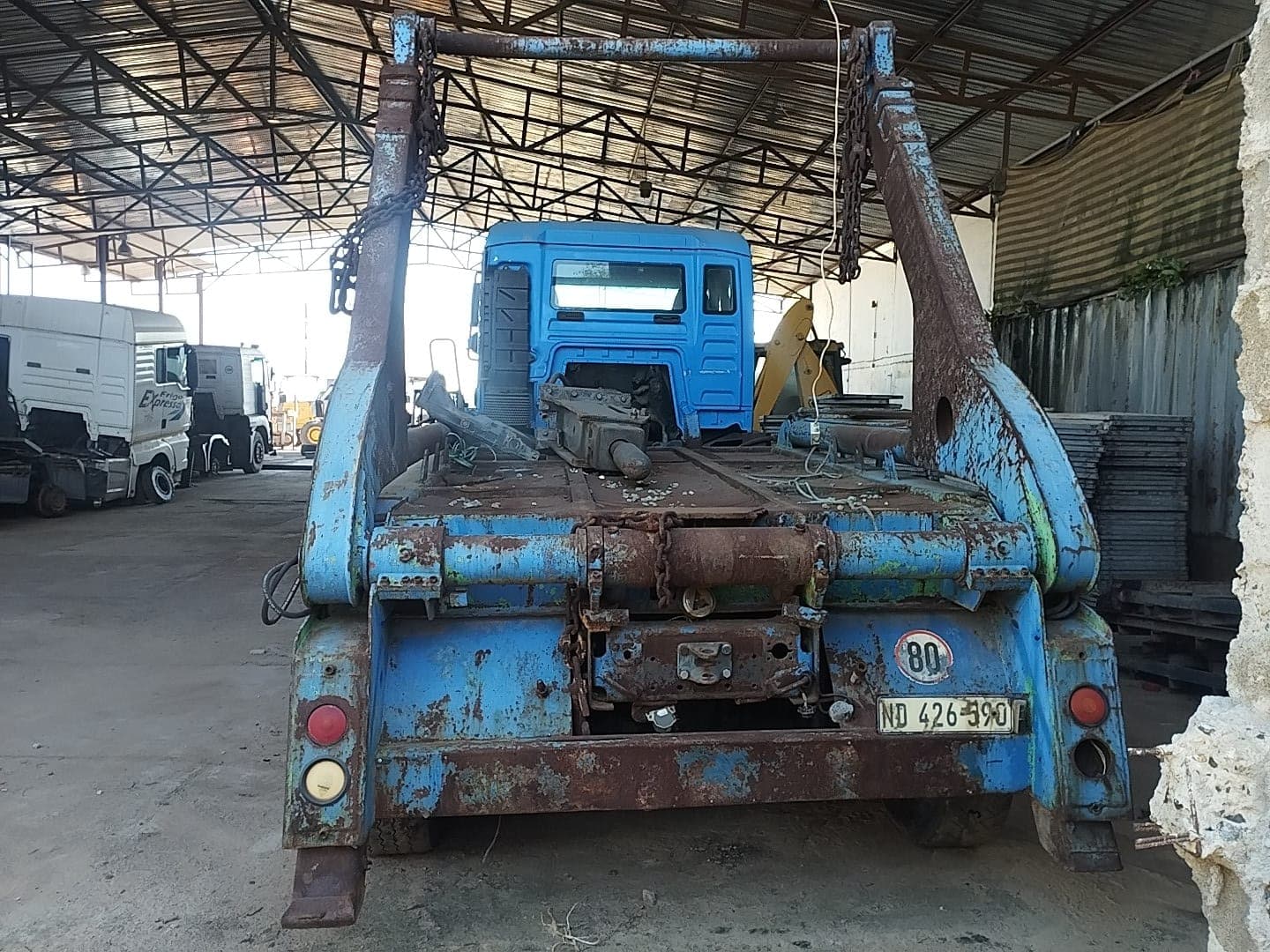Refuse truck — MAN TGA 6X4 — 2019 — image 4