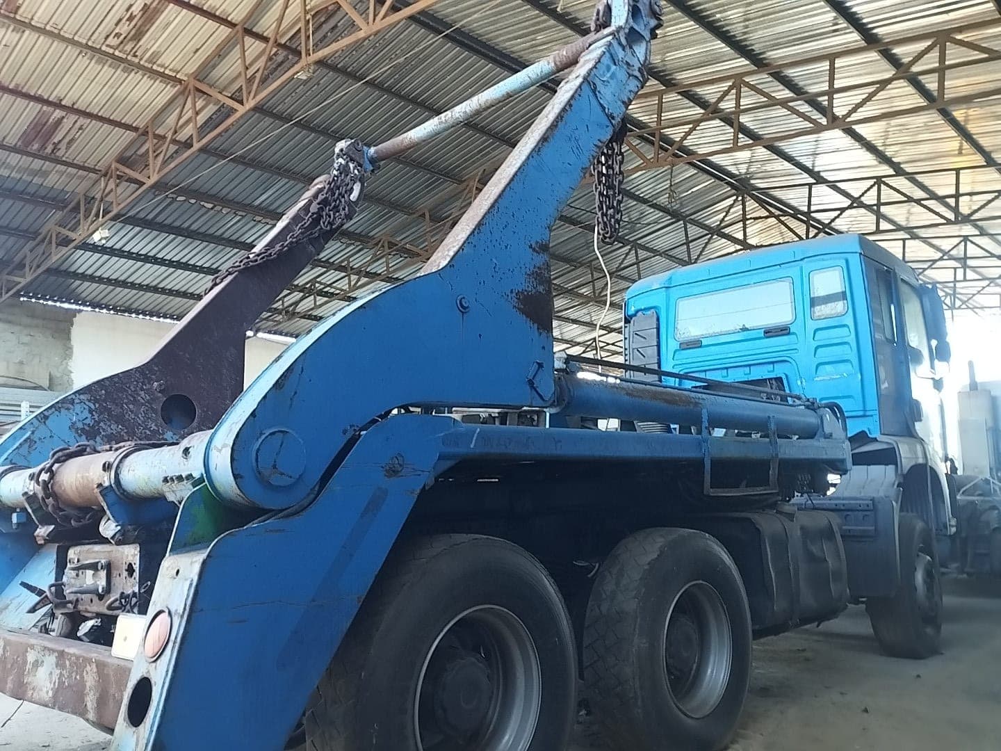 Refuse truck — MAN TGA 6X4 — 2019 — image 2