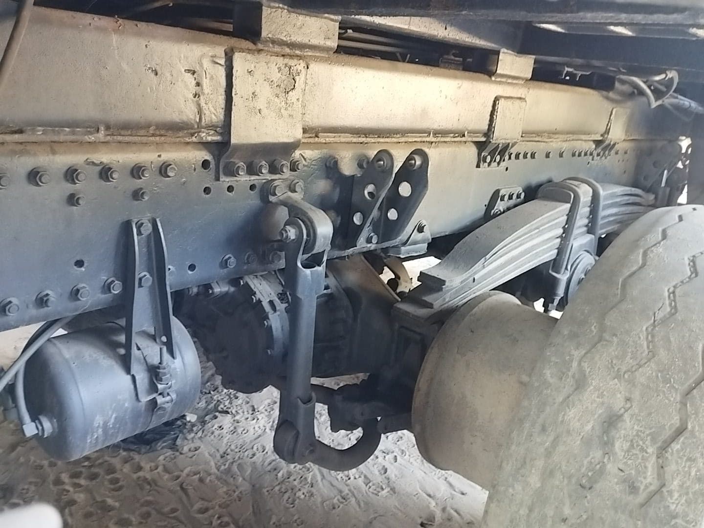 Refuse truck — MAN TGA 6X4 — 2019 — image 3