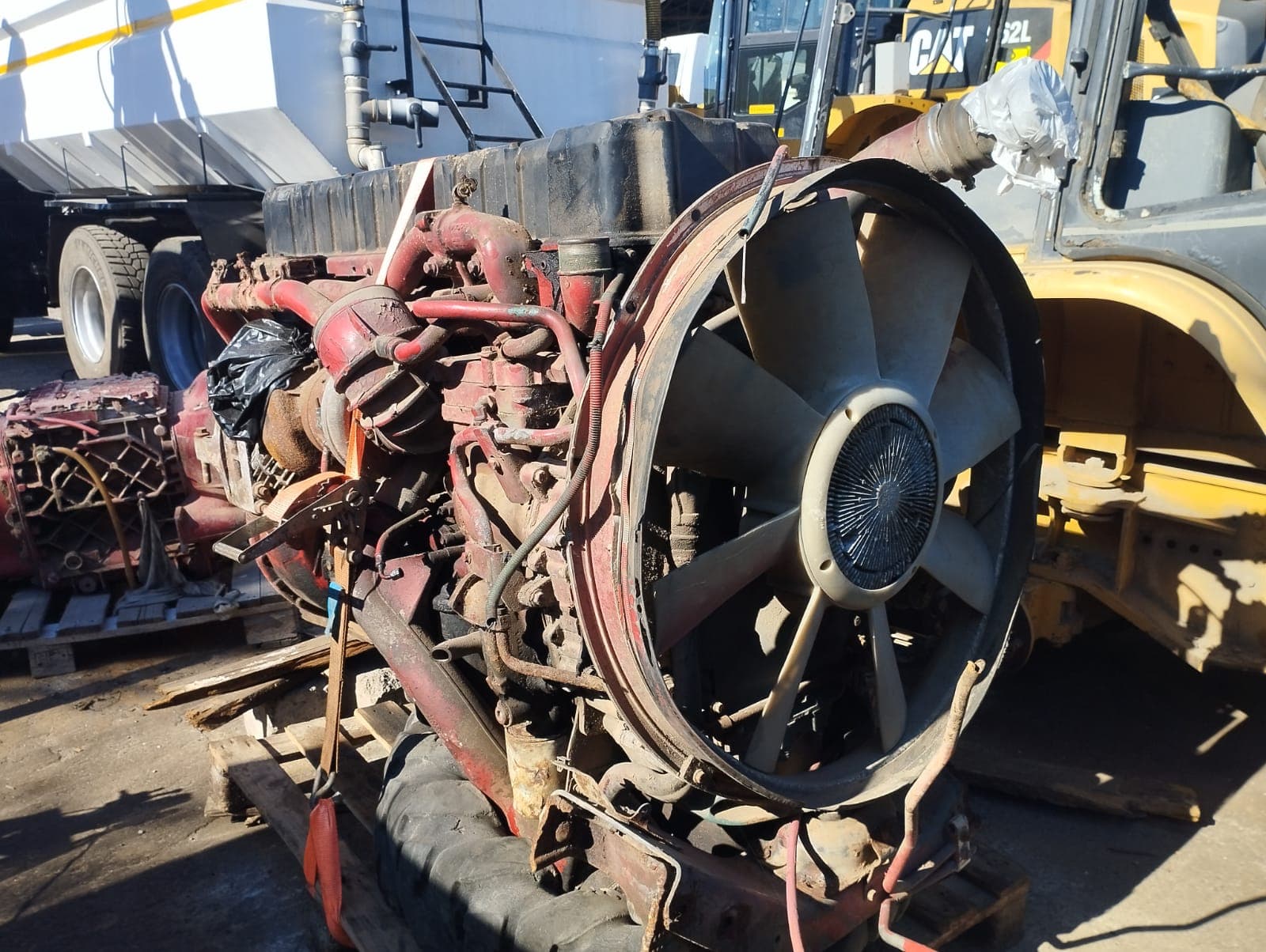 Motor diésel — Volvo D12 | Diesel engine — Volvo D12 — imagen 3