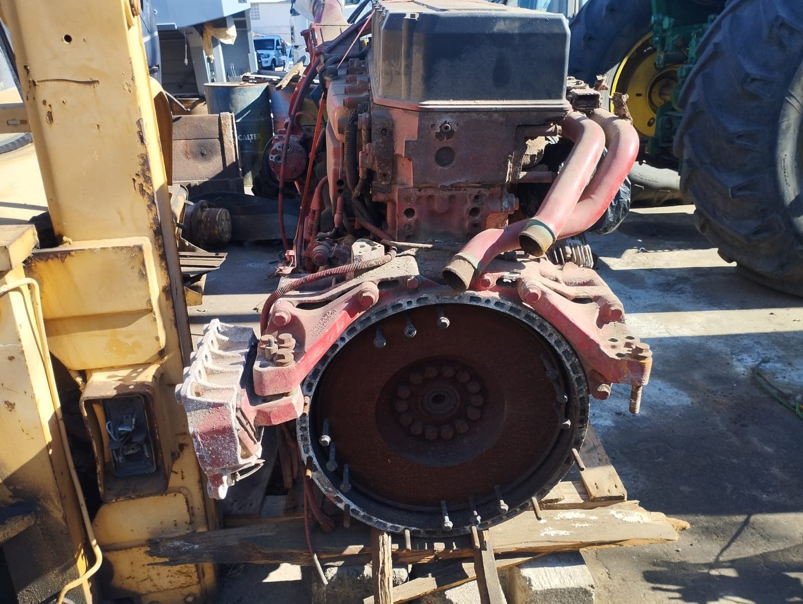 Motor diésel — Volvo D12 | Diesel engine — Volvo D12 — imagen 2