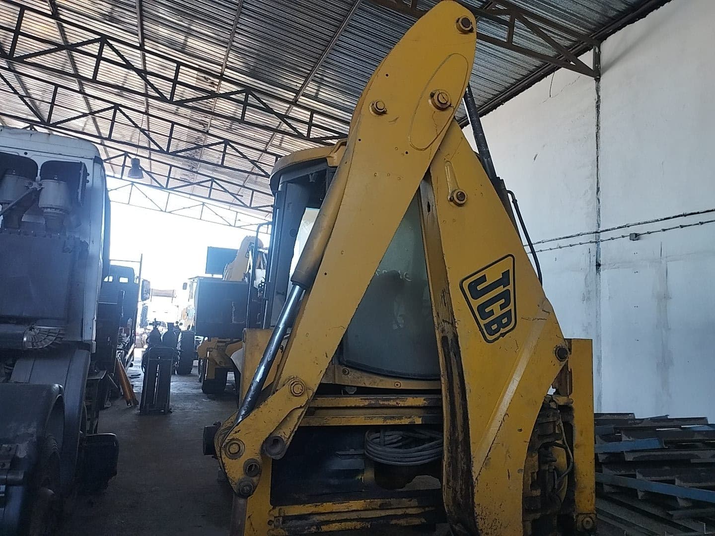 Retroescavadora — JCB | Backhoe loader — JCB — imagem 5