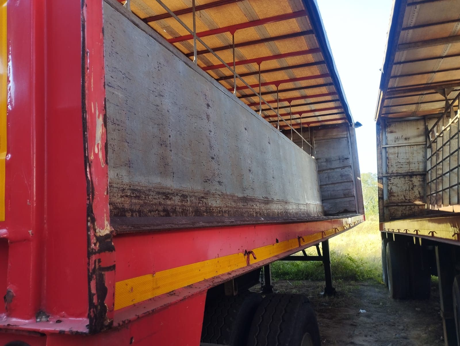 Semirremolque — Henred Fruehauf Double Axle Tautliner - link | Semi-trailer — Henred Fruehauf Double Axle Tautliner - link — imagen 3