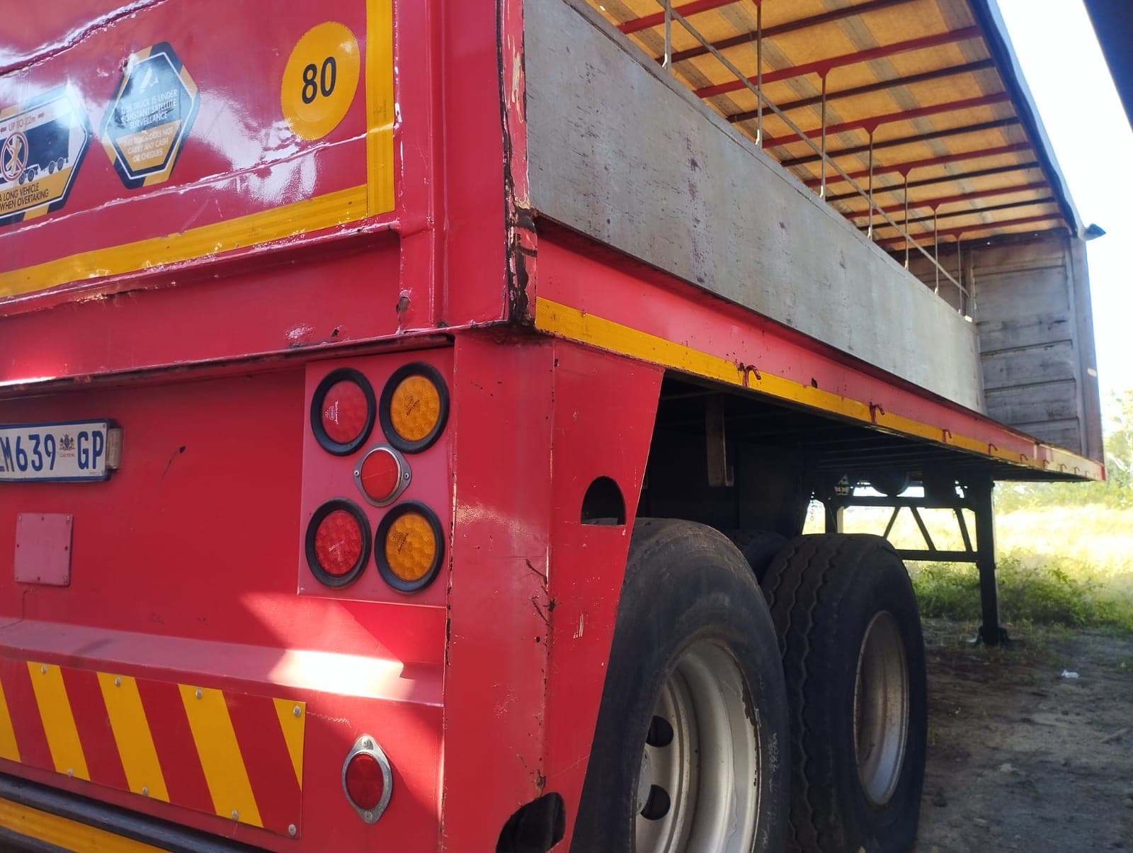 Semirremolque — Henred Fruehauf Double Axle Tautliner - link | Semi-trailer — Henred Fruehauf Double Axle Tautliner - link — imagen 5