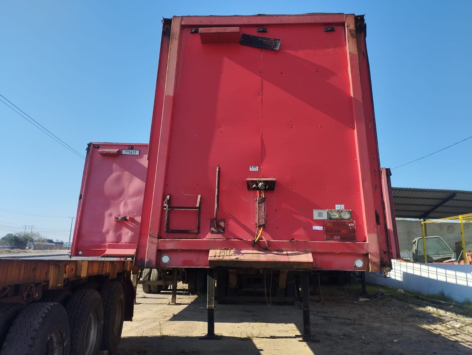 Semi-trailer — Henred Fruehauf Double Axle Tautliner | Semi-trailer — Henred Fruehauf Double Axle Tautliner