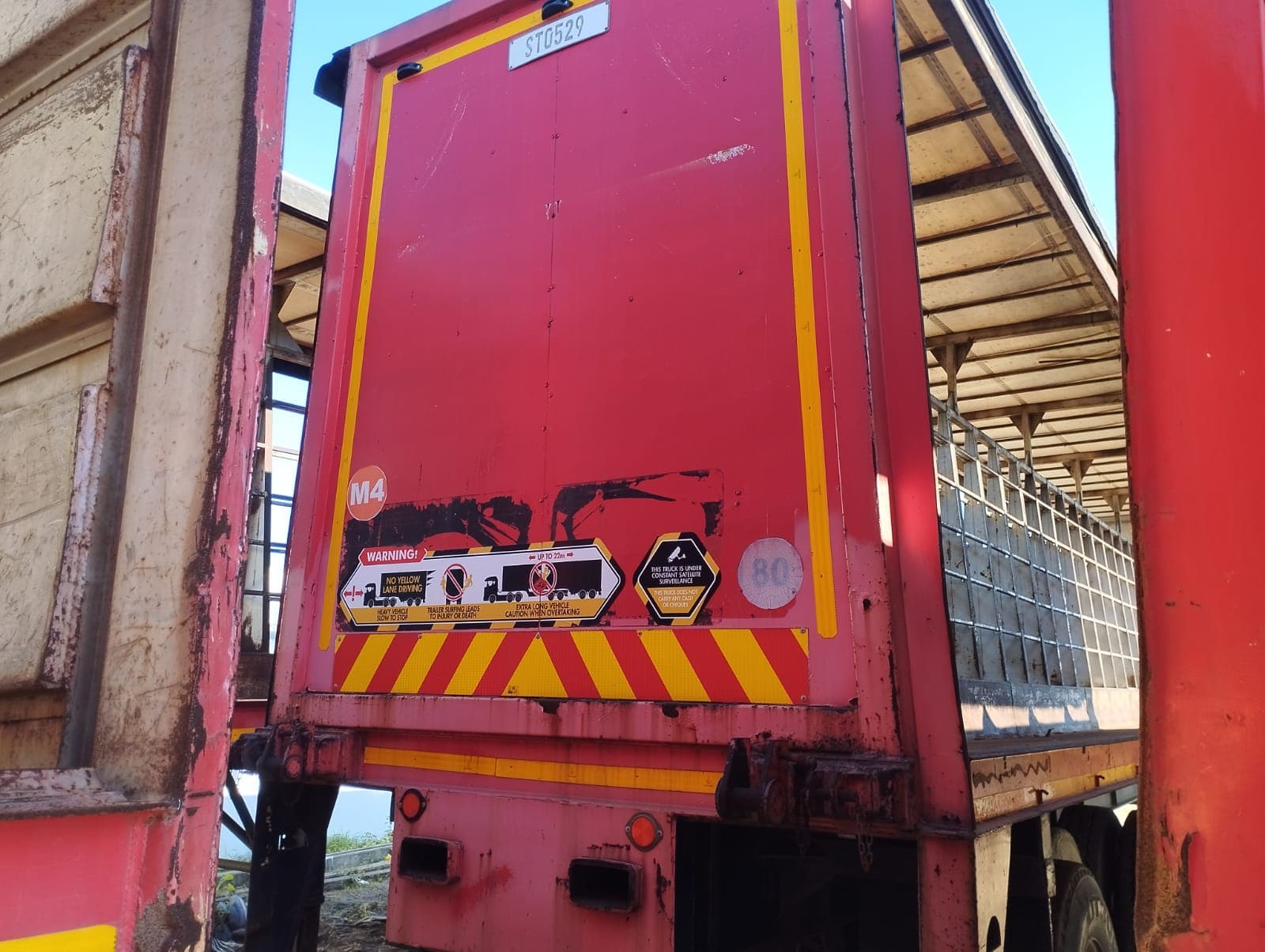 Semirreboque — Henred Fruehauf Double Axle Tautliner | Semi-trailer — Henred Fruehauf Double Axle Tautliner — imagem 8