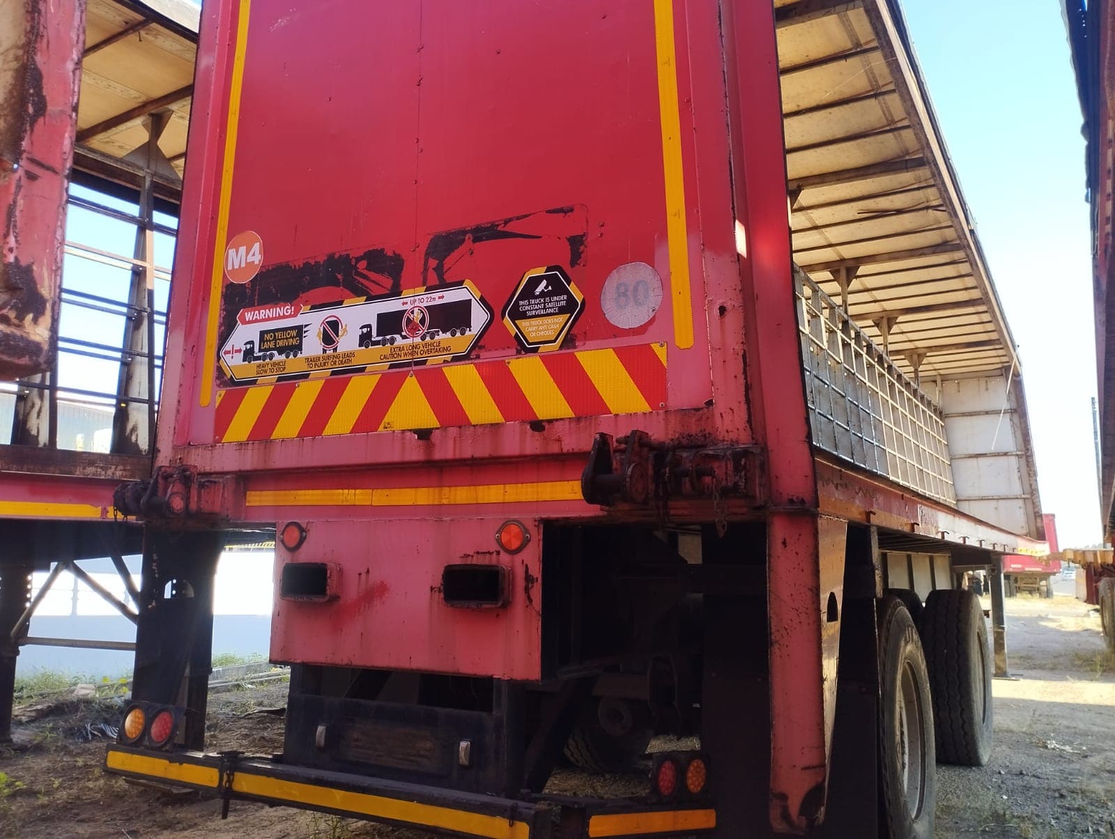 Semirreboque — Henred Fruehauf Double Axle Tautliner | Semi-trailer — Henred Fruehauf Double Axle Tautliner — imagem 9