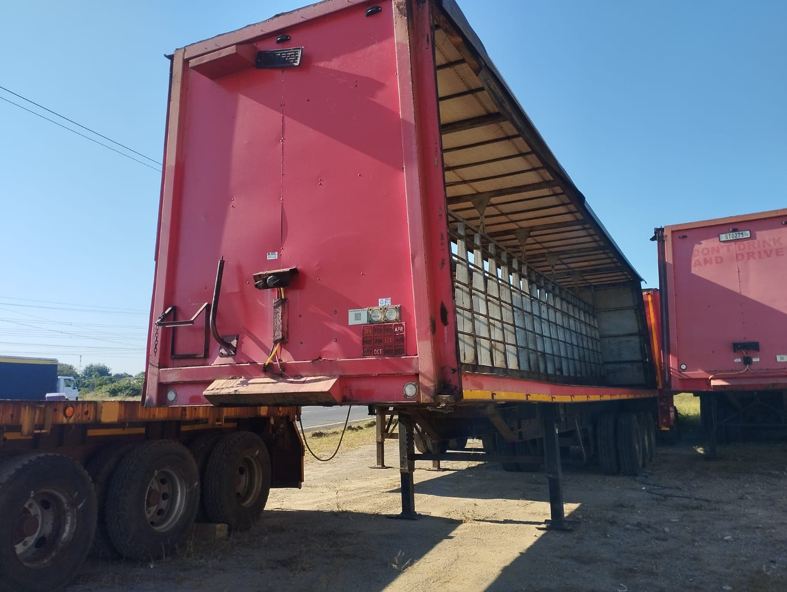 Semirreboque — Henred Fruehauf Double Axle Tautliner | Semi-trailer — Henred Fruehauf Double Axle Tautliner — imagem 3