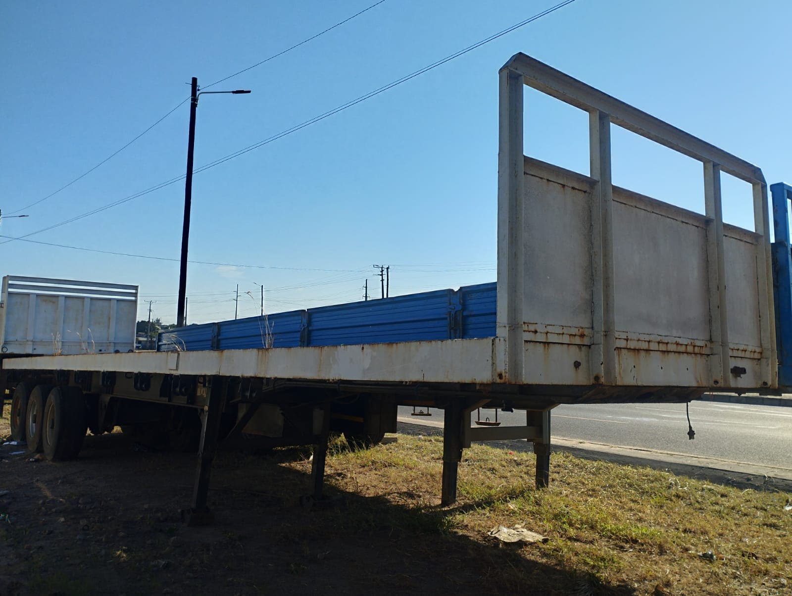 Three-axle trailer