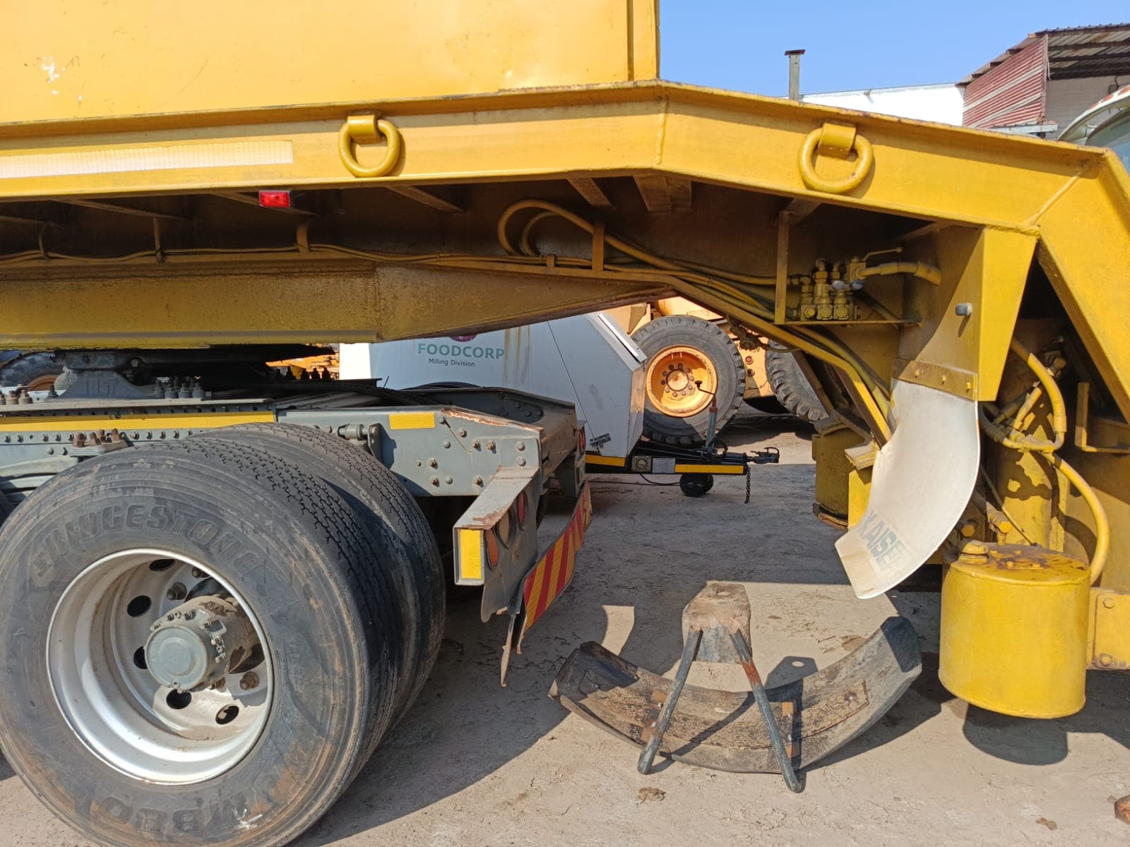 Semirremolque (plataforma) — Robust Kaiser S650 | Semi-trailer (lowbed) — Robust Kaiser S650 — imagen 2