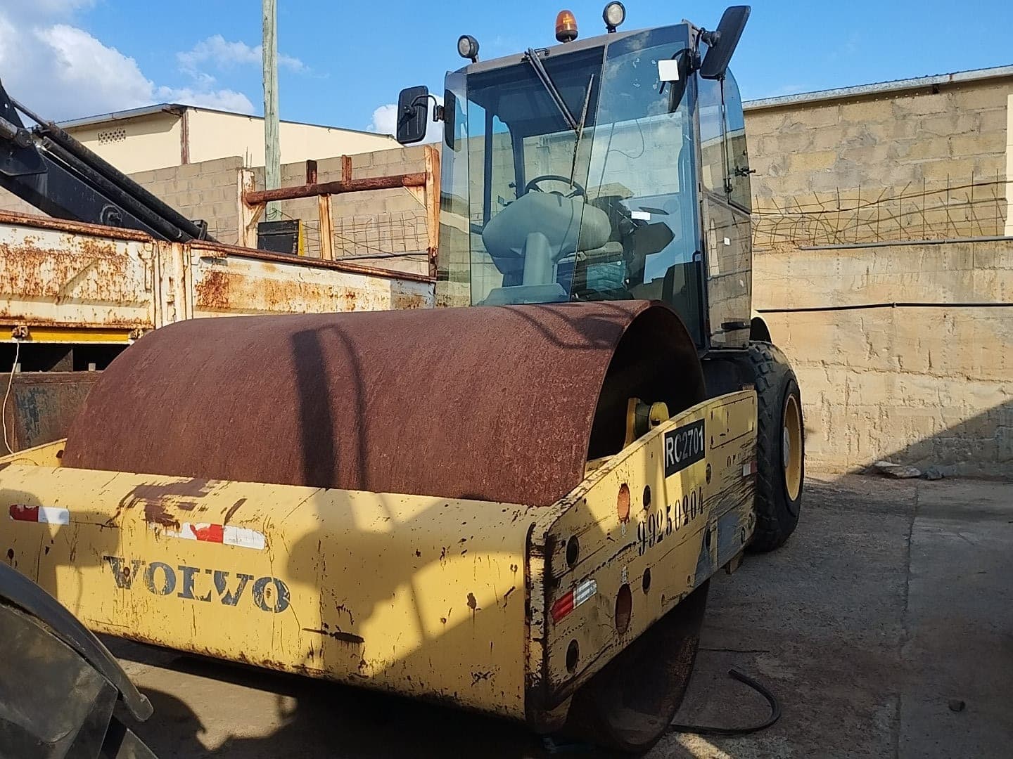 Road roller — Volvo SD100DC — image 2