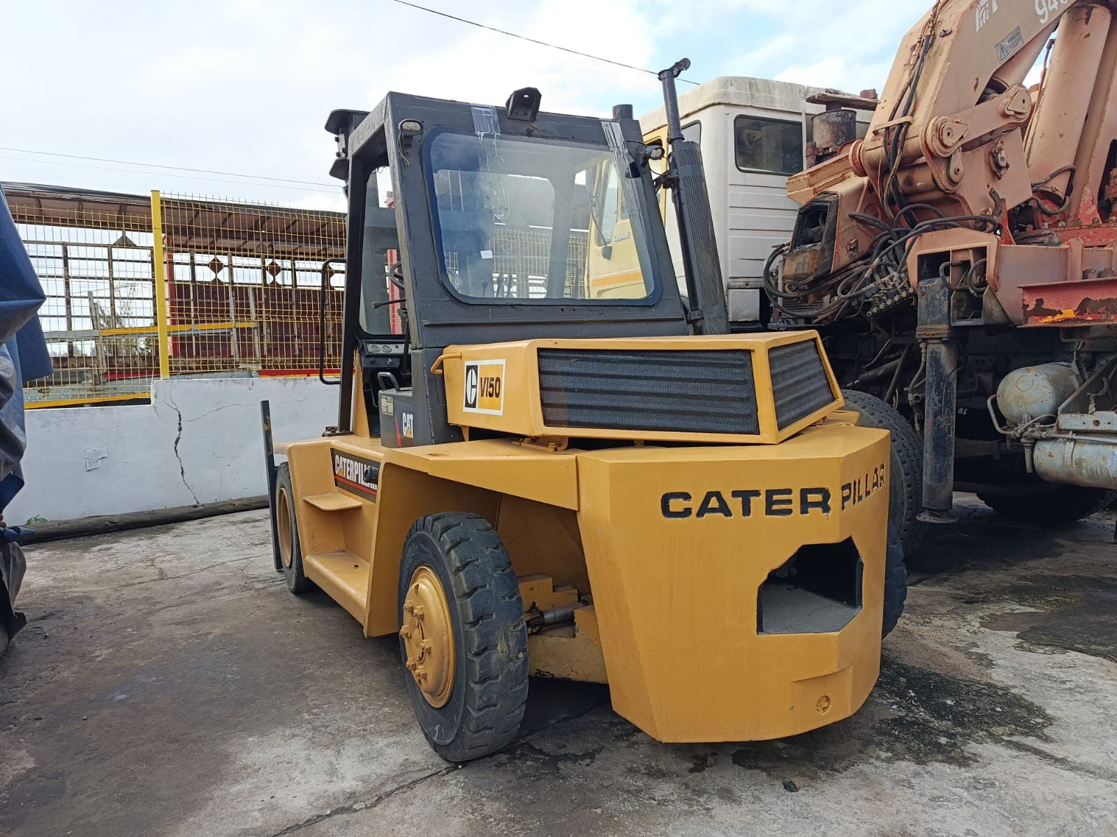 Montacargas — Caterpillar V150 | Forklift — Caterpillar V150 — imagen 3