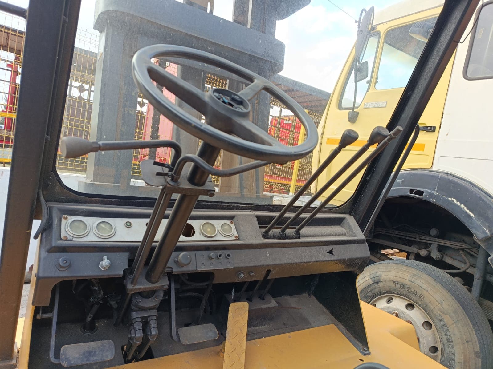 Montacargas — Caterpillar V150 | Forklift — Caterpillar V150 — imagen 6