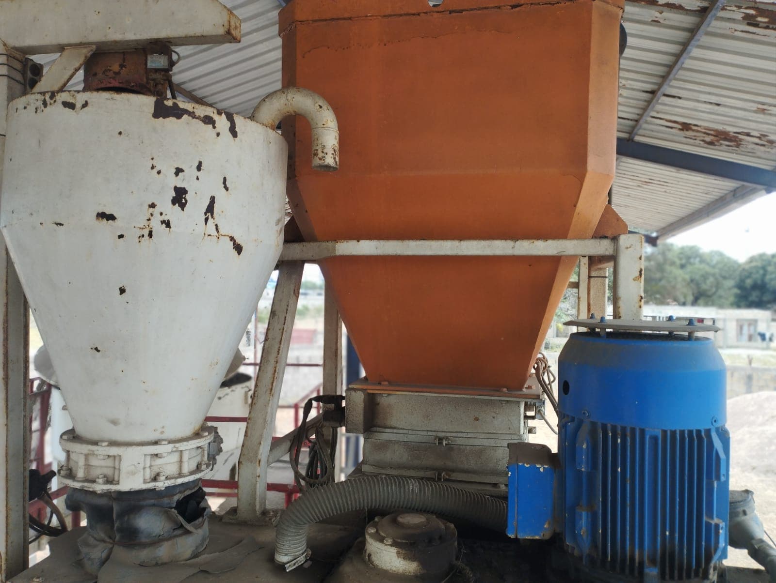 Industrial block-making machine — image 13
