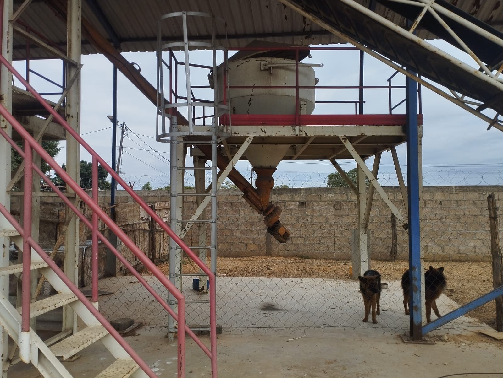 Industrial block-making machine — image 15