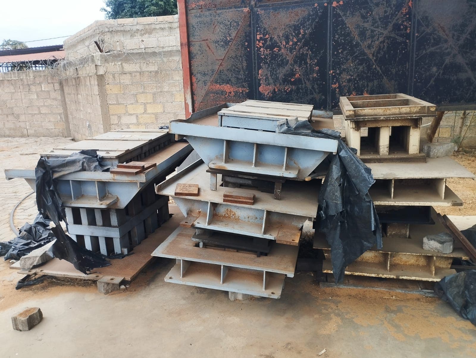 Industrial block-making machine — image 8