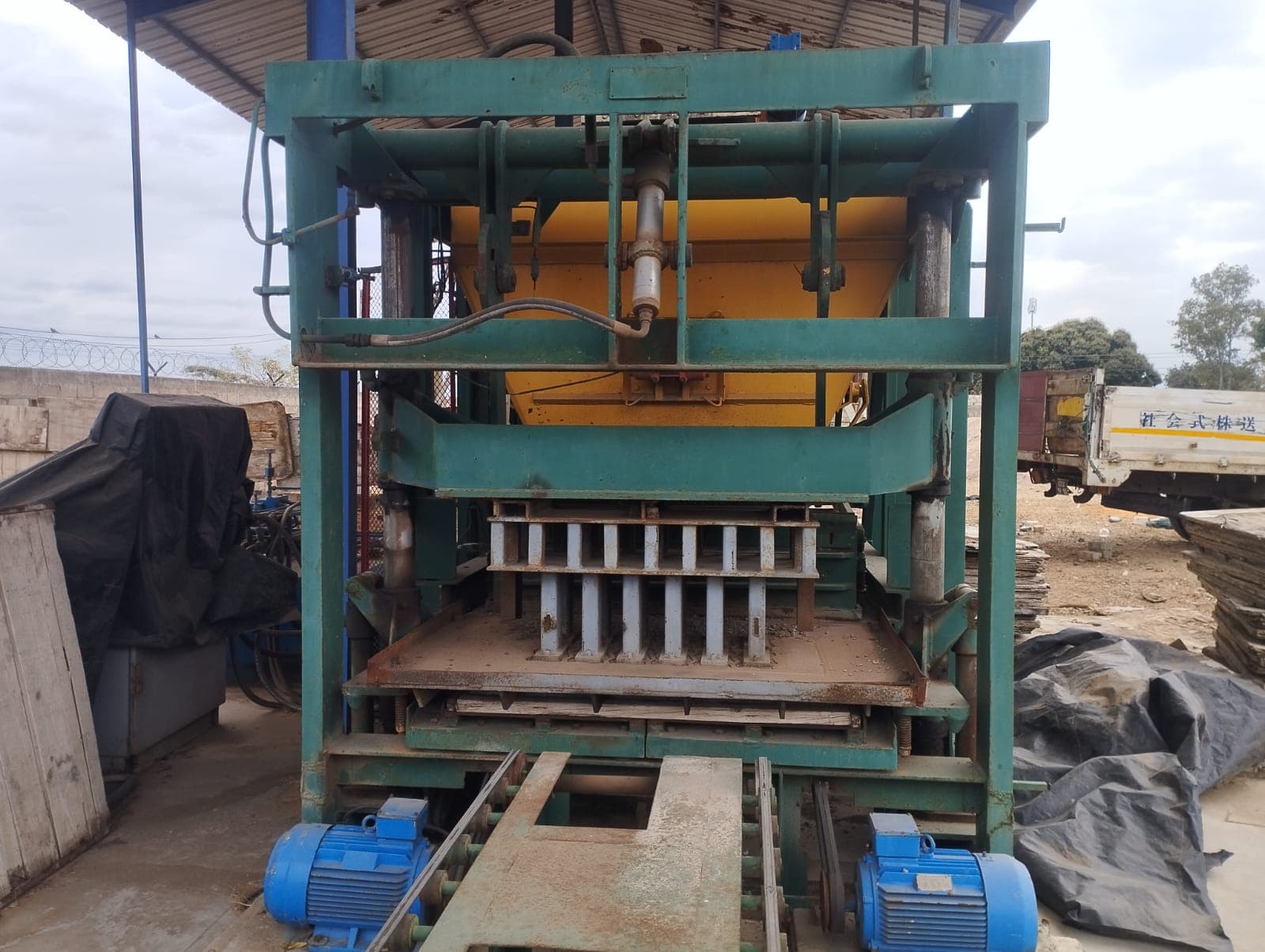 Industrial block-making machine — image 7