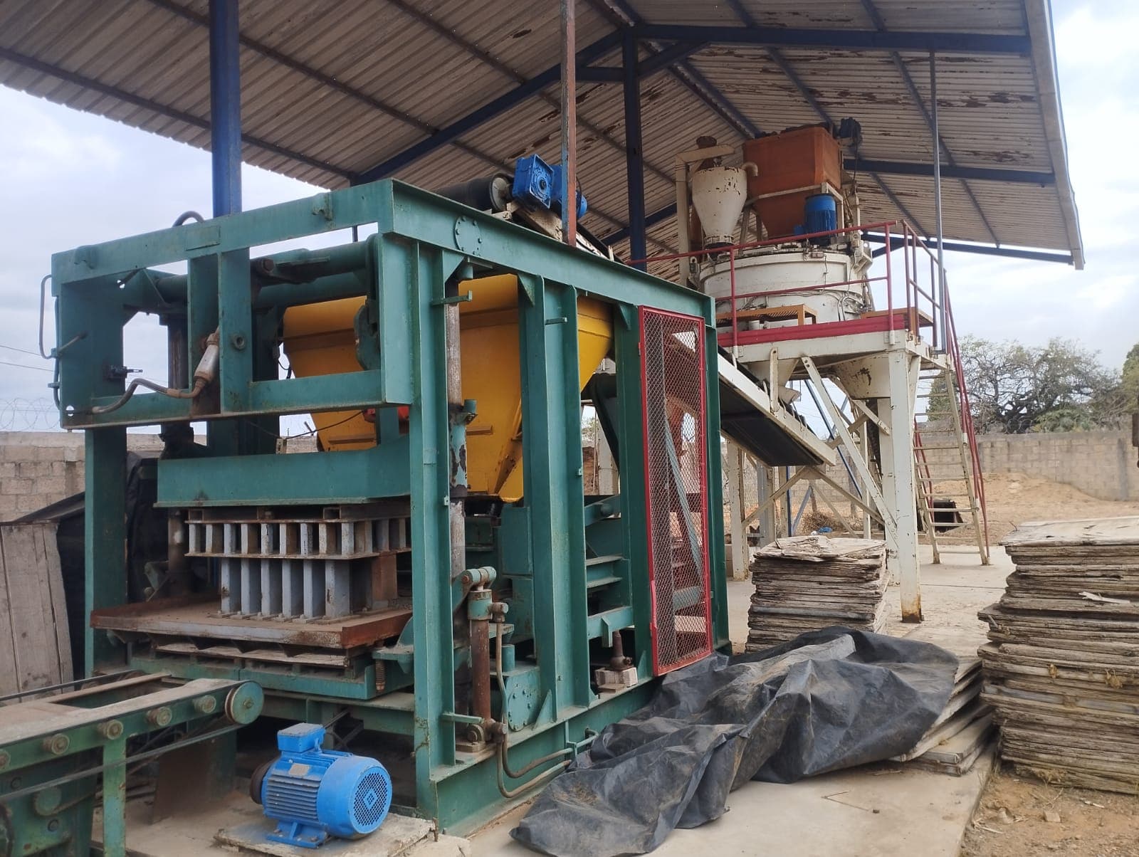 Industrial block-making machine — image 5