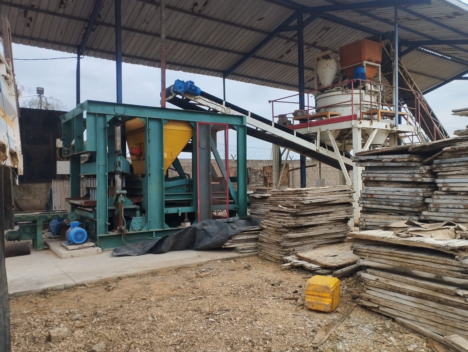Industrial block-making machine — image 3