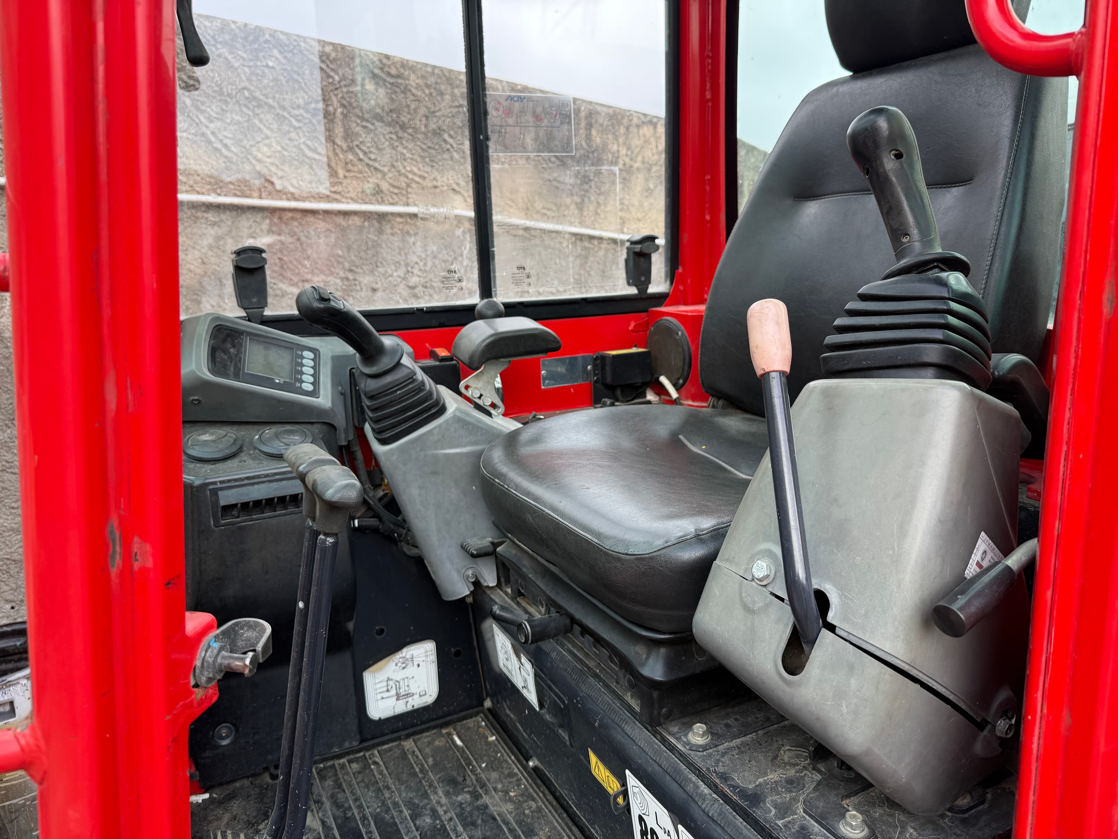 Mini Giratoria Yanmar VIO25-6CR — imagen 4
